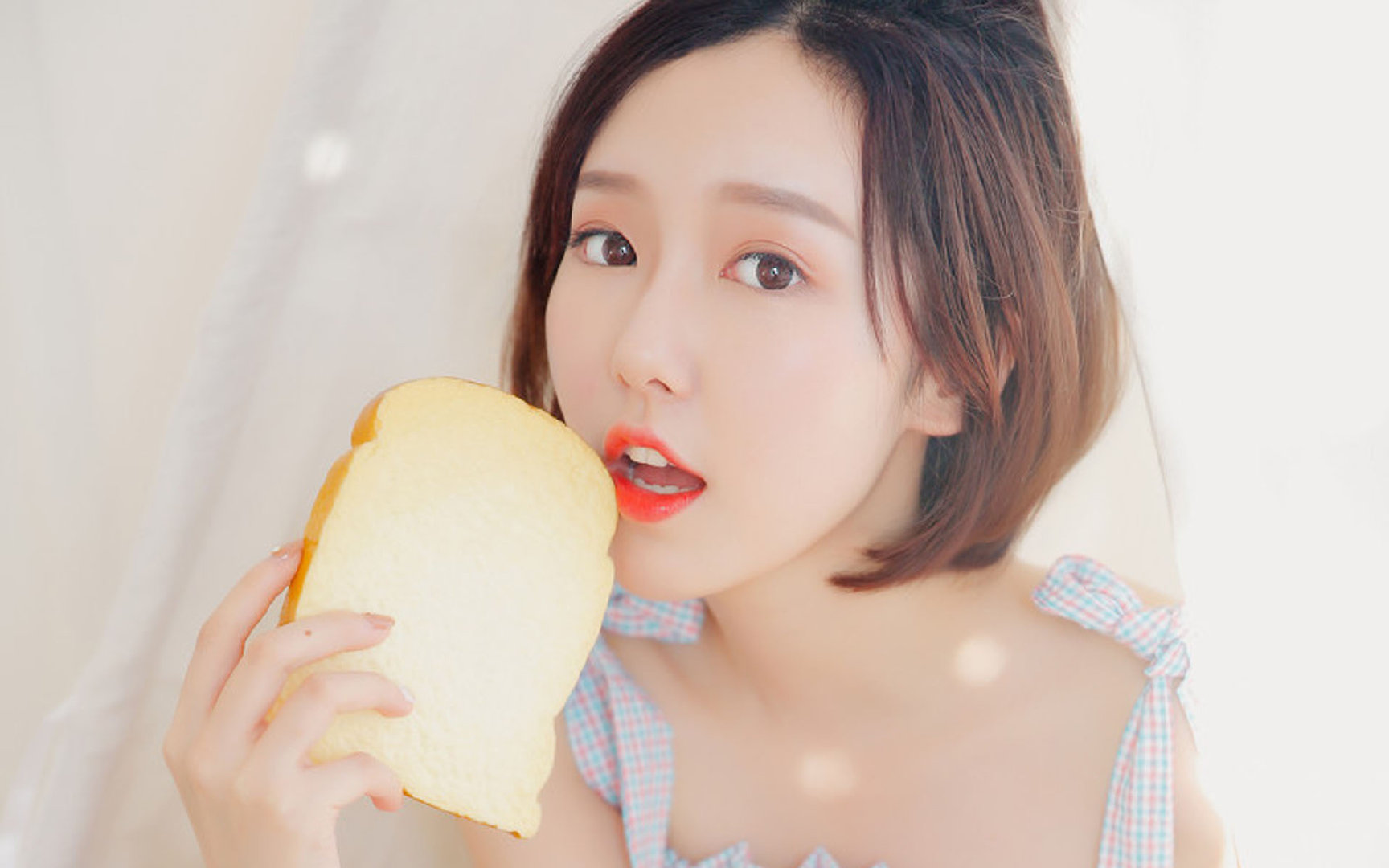 塞内加尔球员用“踢雪仗”热身,观众直呼太欢乐,塞内加尔摔跤场谁建的